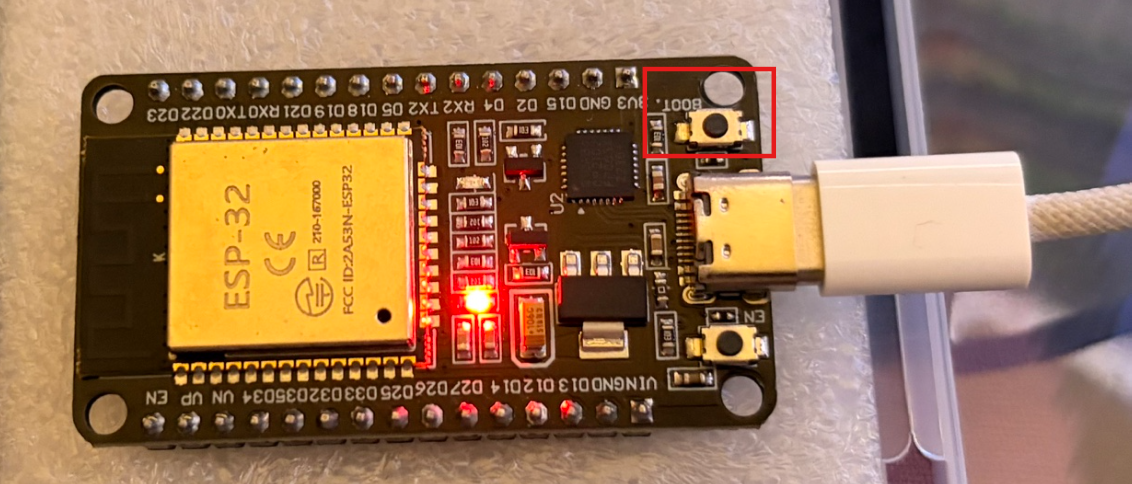 Bouton BOOT sur une carte ESP32